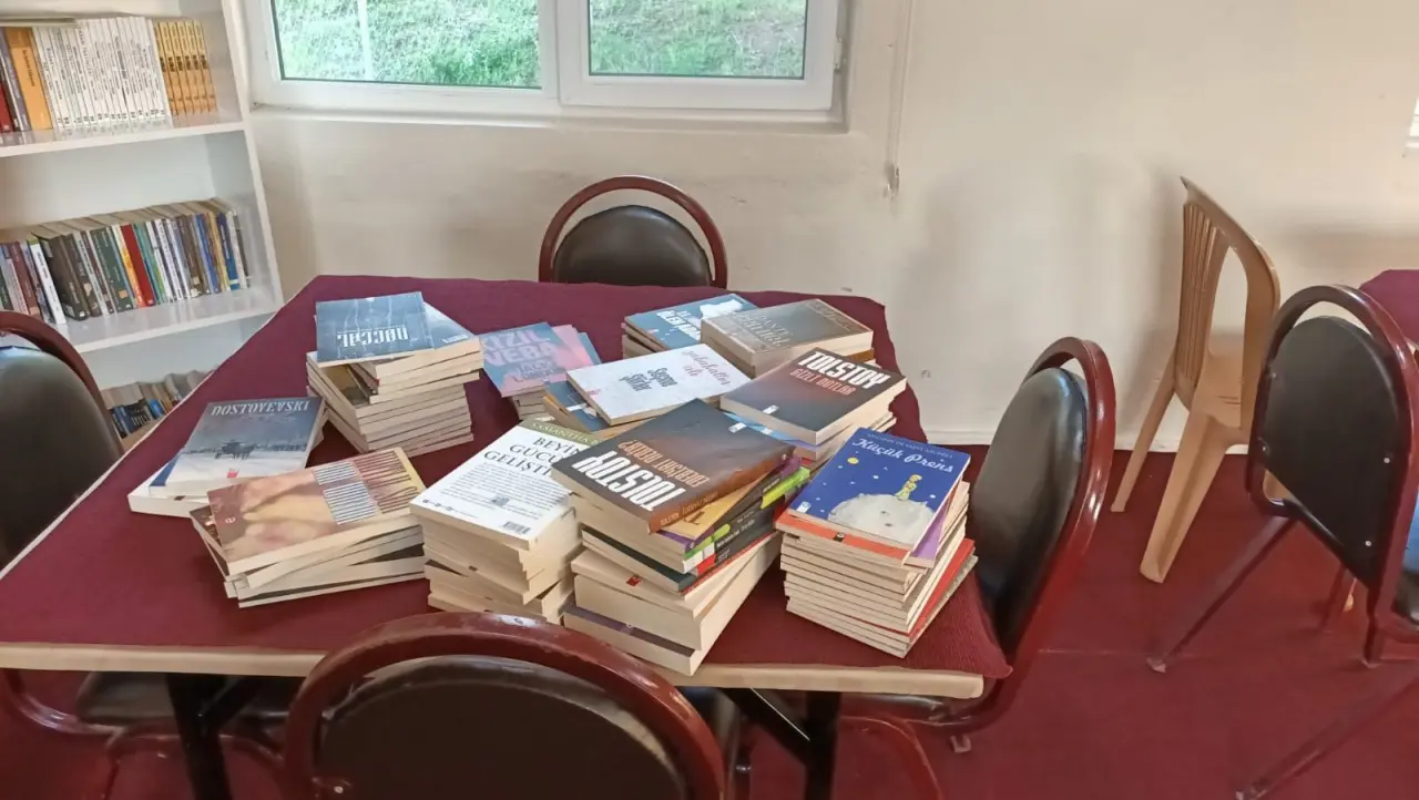 Haber: Deva Partisinden Gündoğan Mahallesine Kitap Desteği - Galeri-1