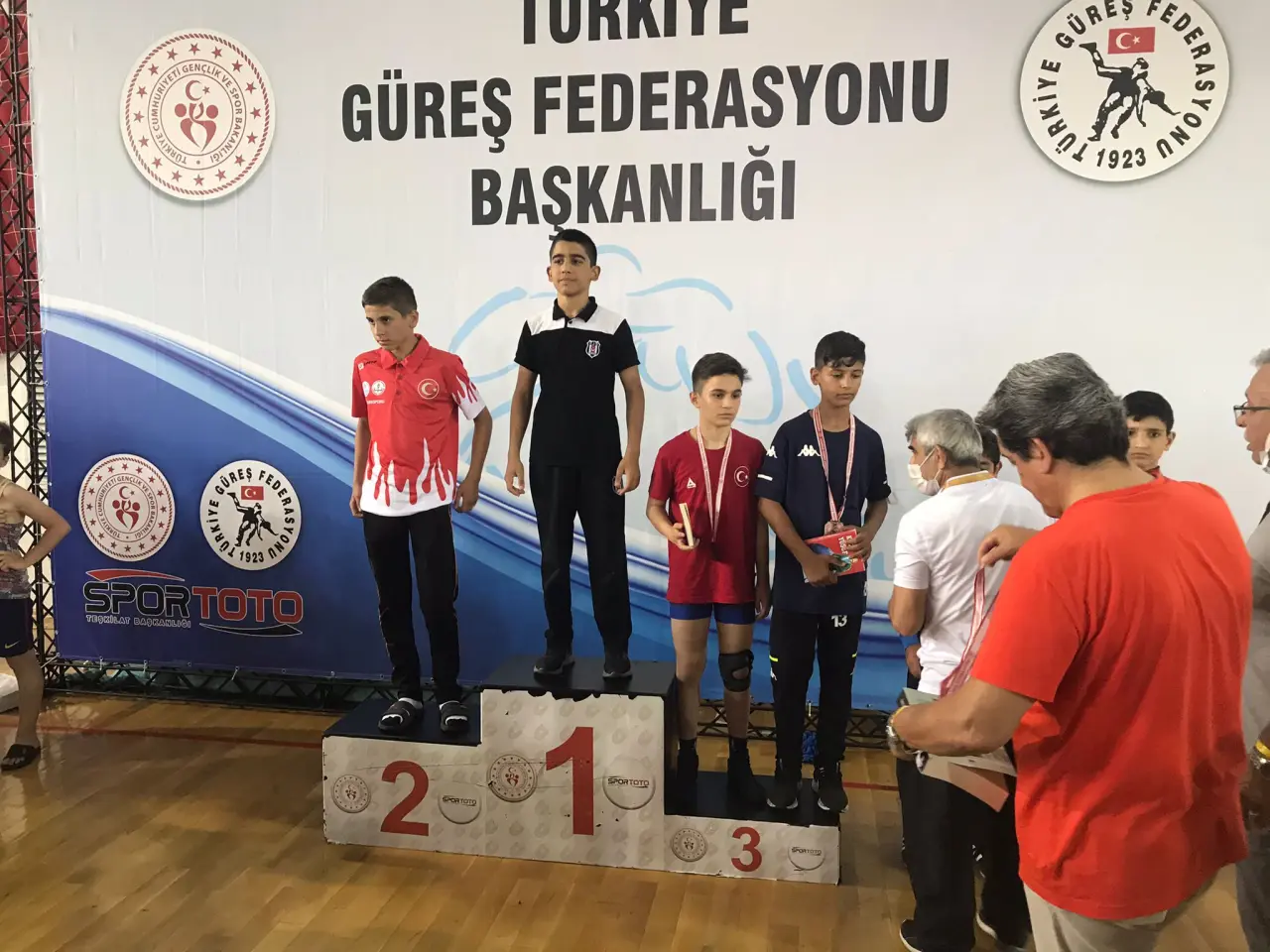 Haber: Hendek Gençlik Merkezi Spor Kulübü Güreş'de İki Türkiye Şampiyonu Bir Üçüncü Çıkardı - Galeri-2