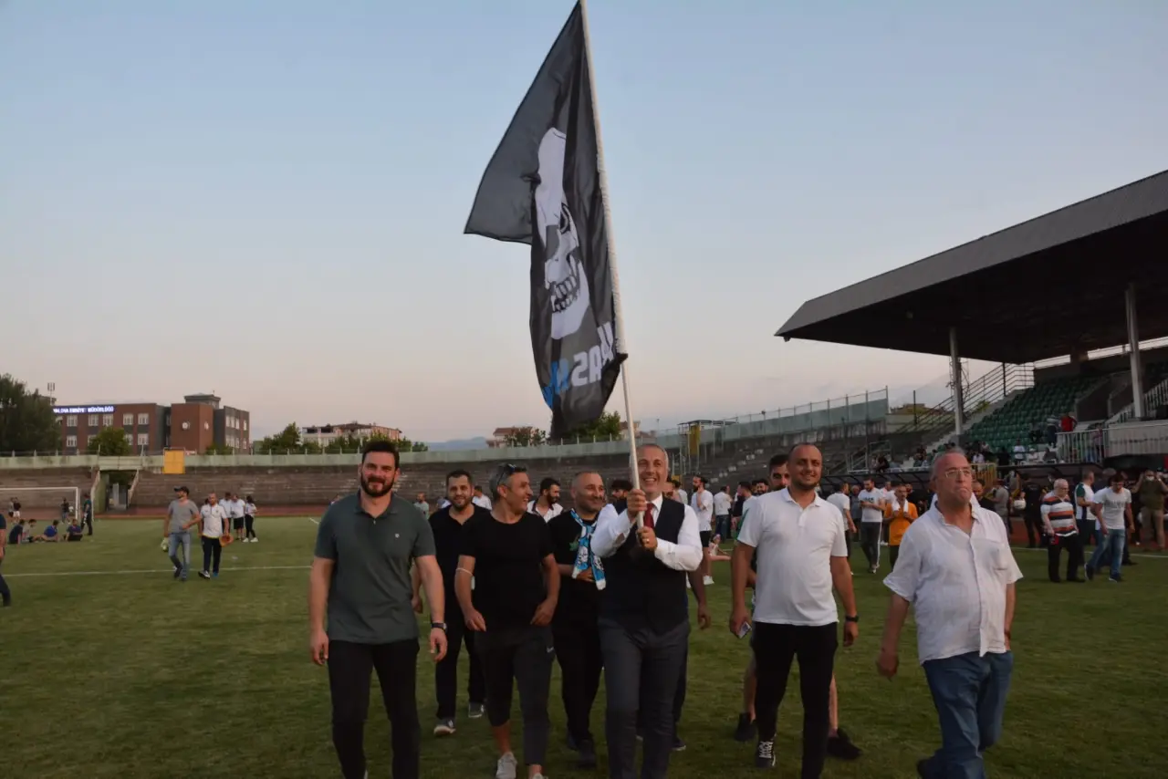 Haber: HENDEK ŞAMPİYONLUĞU DOYA DOYA KUTLADI - Galeri-5