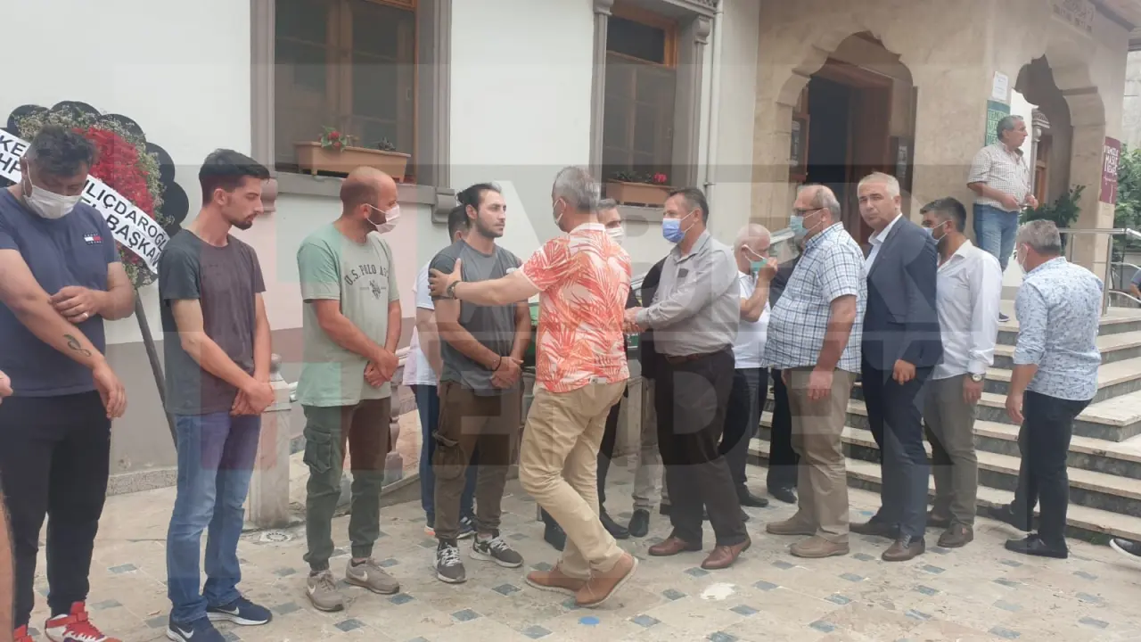 Haber: Gençlik Kolları Başkanı Gözyaşları ile Son Yolculuğuna Uğurlandı - Galeri-1