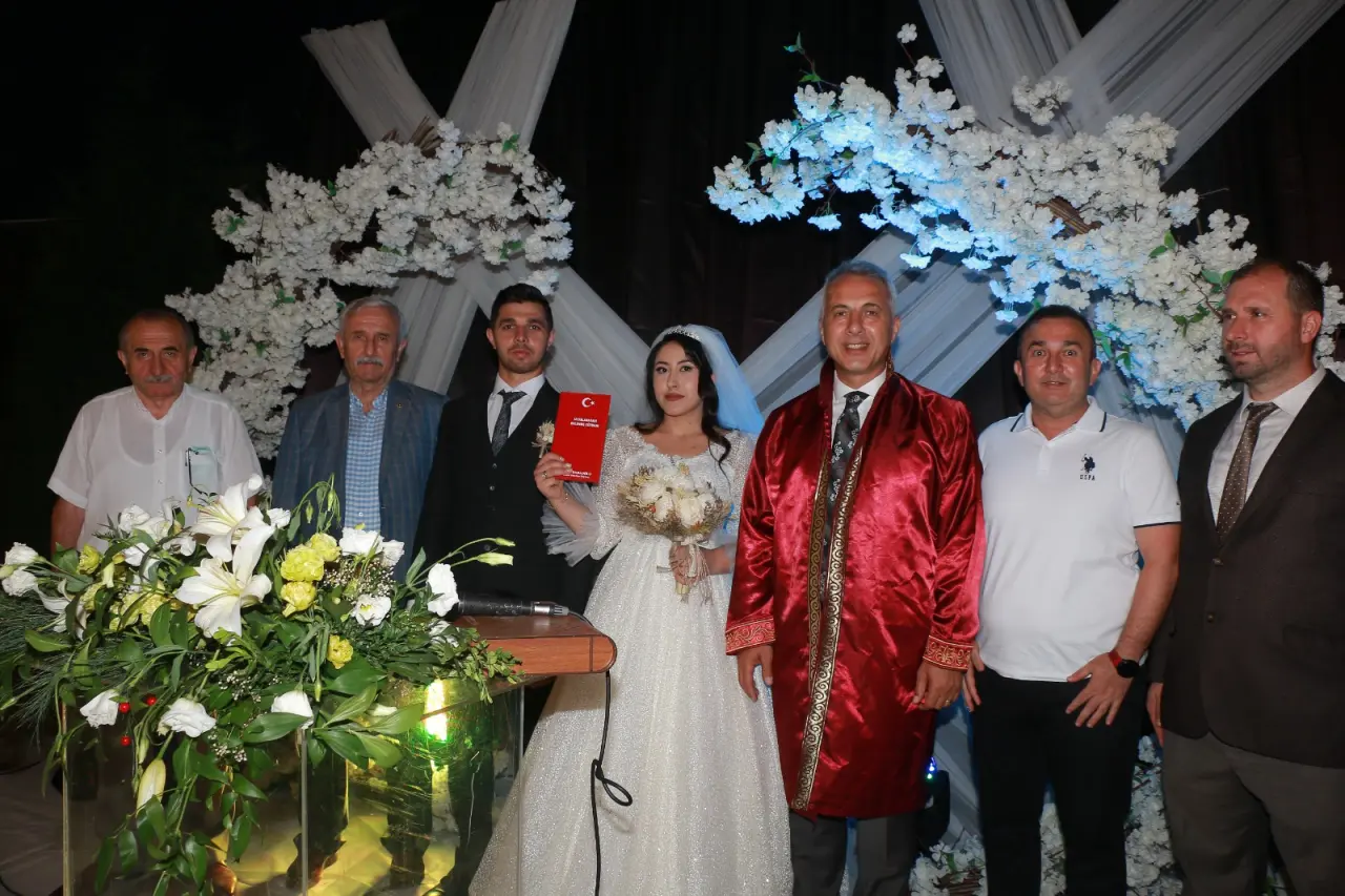 Haber: Yasemin ve Emre’den Ömürlük İmza - Öne Çıkan