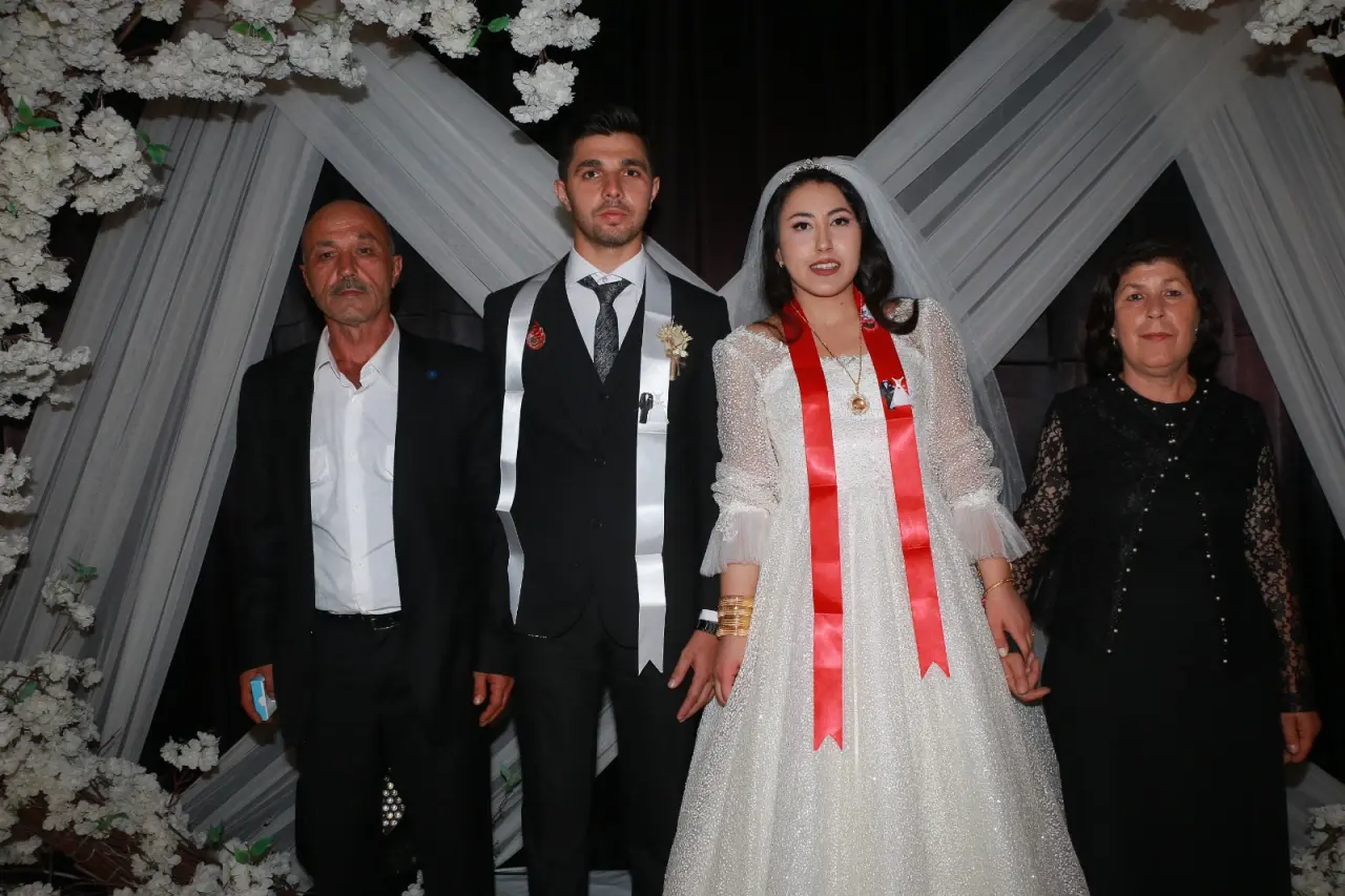 Haber: Yasemin ve Emre’den Ömürlük İmza - Galeri-3