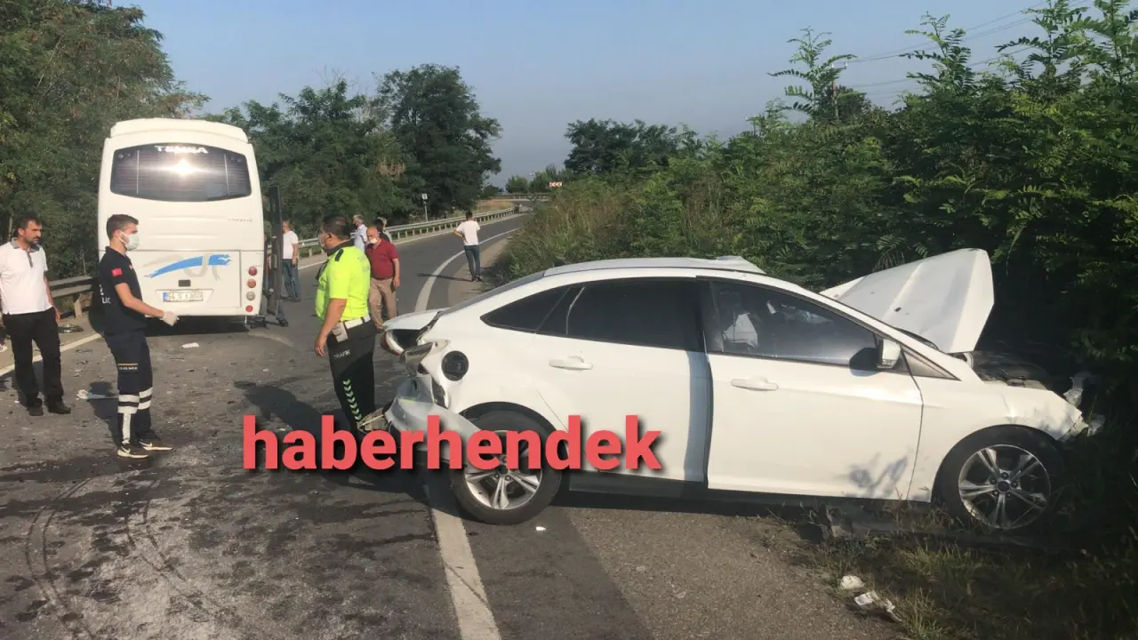 Haber: Otomobil ile Fabrika Servis Aracı Çarpıştı - Galeri-1