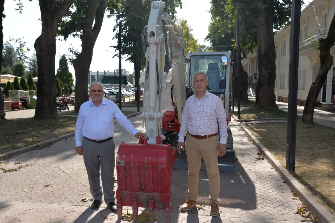 Haber: Hendek Belediyesi mini Paletli Ekskavatör aldı - Öne Çıkan
