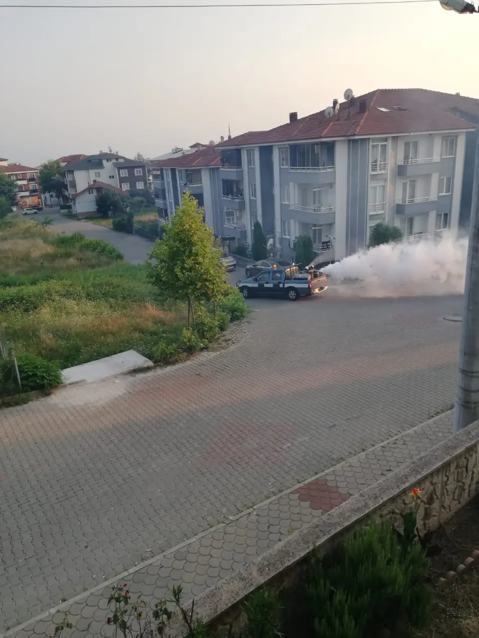Haber: SİNEKLE MÜCADELE ÇALIŞMALARI DEVAM EDİYOR - Öne Çıkan
