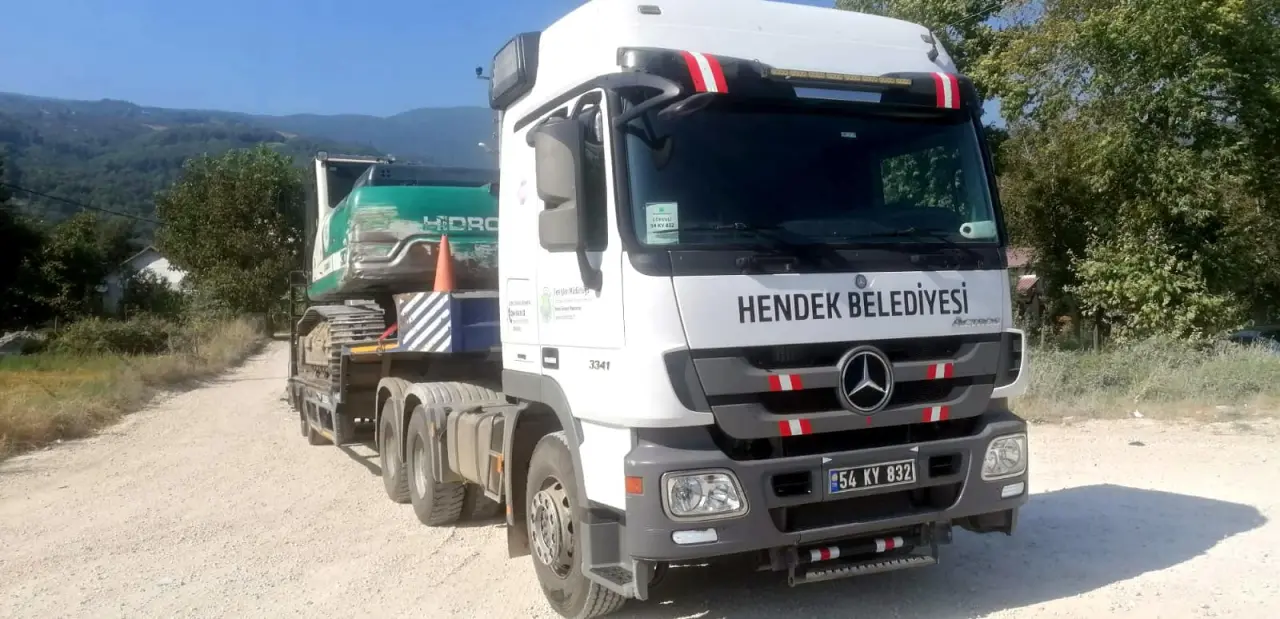 Haber: Hendek Belediyesinden Yangın Bölgesine İş Makinesi Desteği - Öne Çıkan