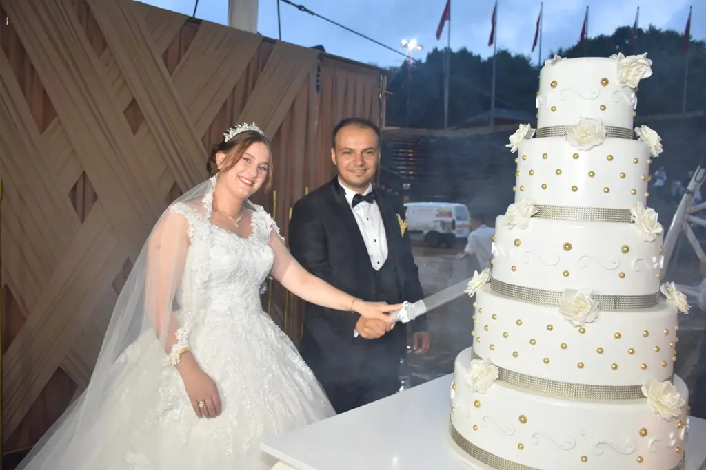 Haber: Elif ile Umut Ömür Boyu Mutluluğa Evet Dedi - Galeri-1