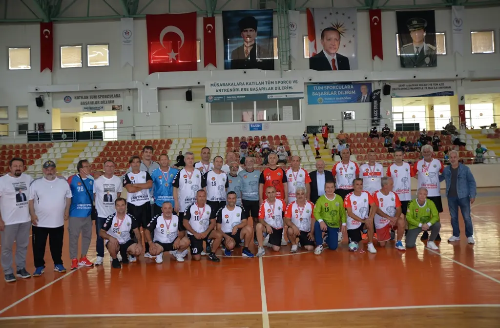 Haber: ŞEHİT A.GAFFAR OKKAN ANISINA  DÜZENLENEN TURNUVA SONA ERDİ - Galeri-1