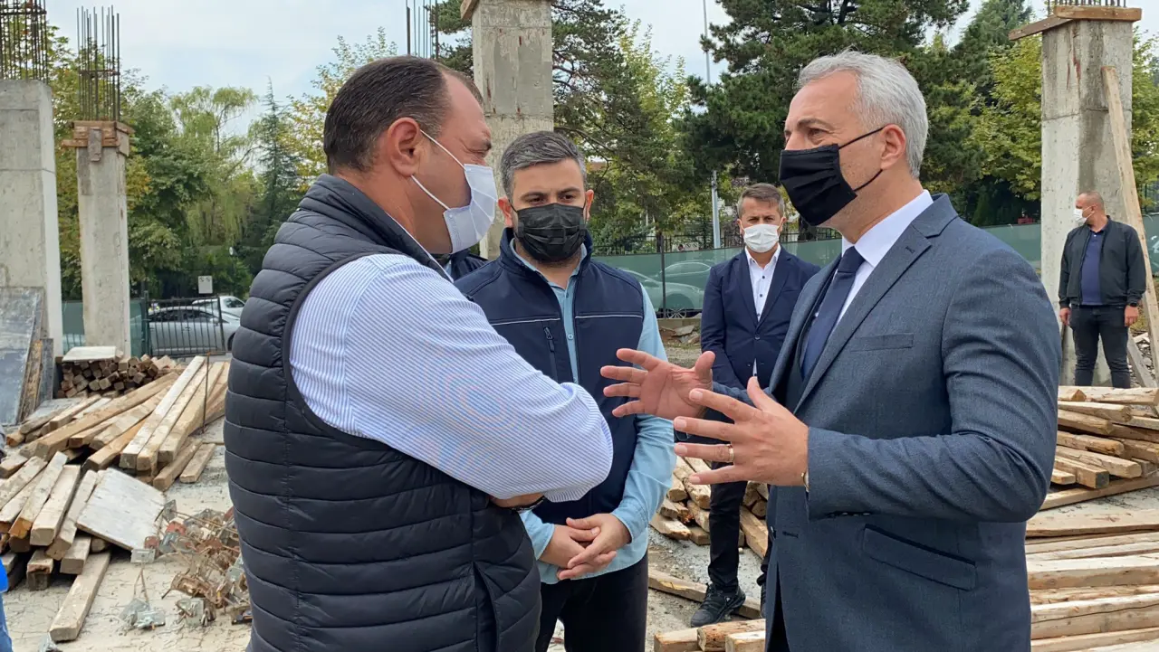 Haber: Vali Kaldırım Hendek’teki Çalışmaları İnceledi - Galeri-1