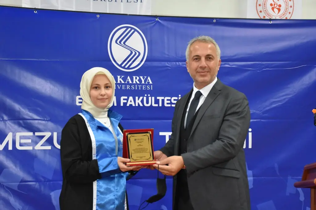 Haber: Hendek Eğitim Fakültesi mezunlarını verdi - Galeri-4