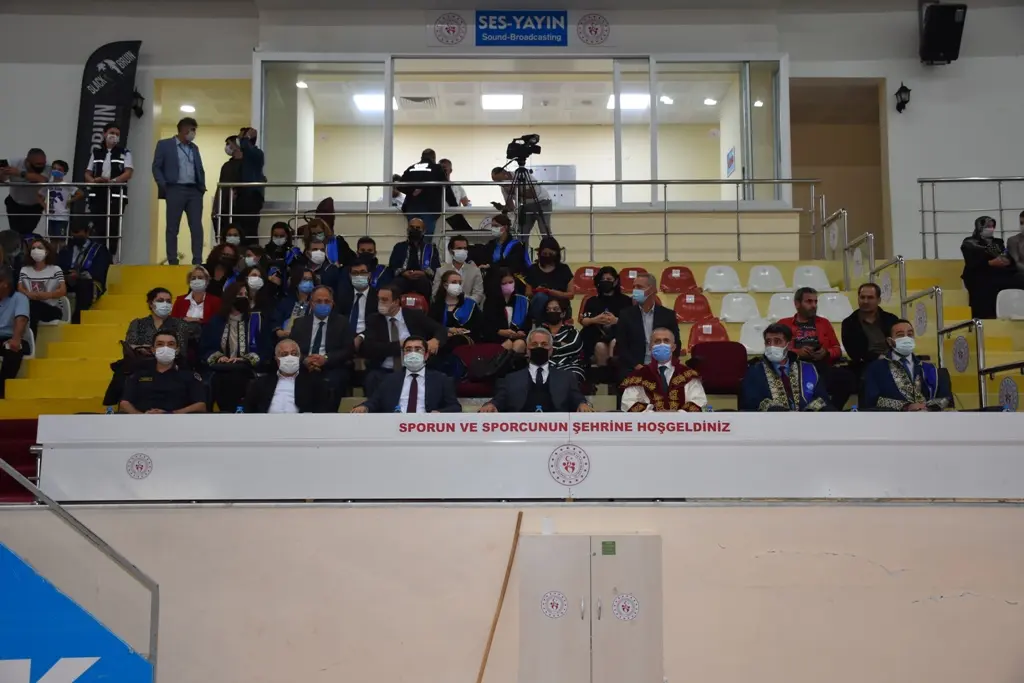 Haber: Hendek Eğitim Fakültesi mezunlarını verdi - Galeri-1
