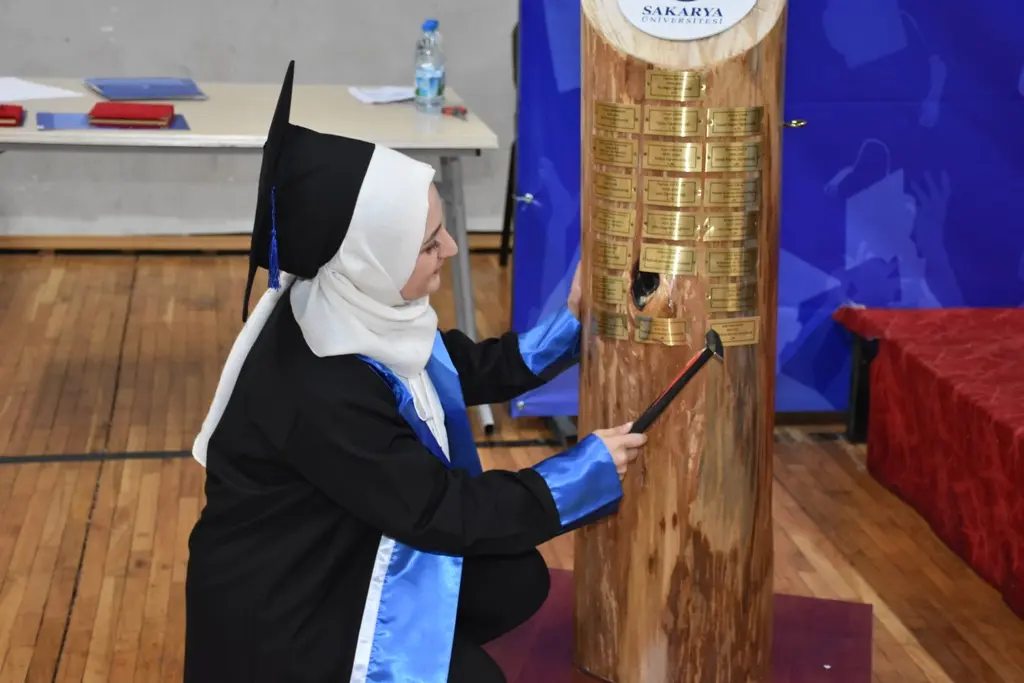 Haber: Hendek Eğitim Fakültesi mezunlarını verdi - Galeri-3
