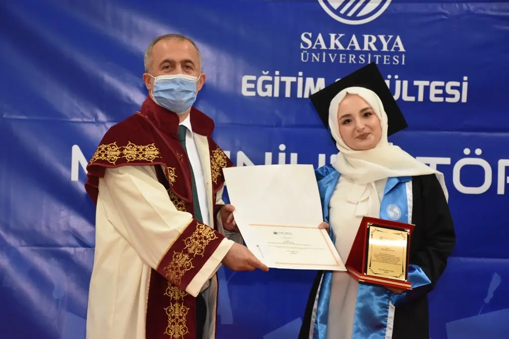 Haber: Hendek Eğitim Fakültesi mezunlarını verdi - Galeri-5