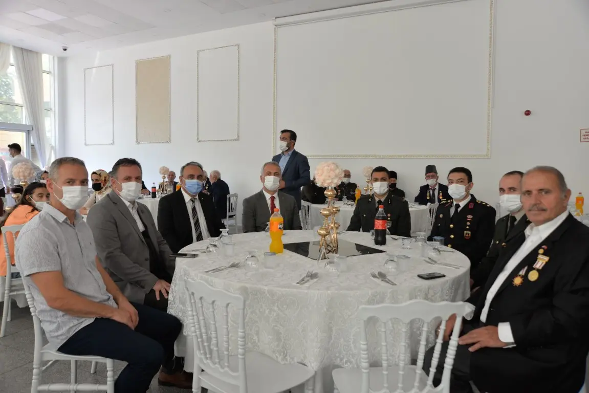Haber: GAZİLER GÜNÜ HENDEK'TE TÖRENLE KUTLANDI - Galeri-2