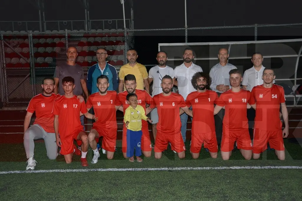 Haber: Yenimahallespor Sahaya İndi - Öne Çıkan