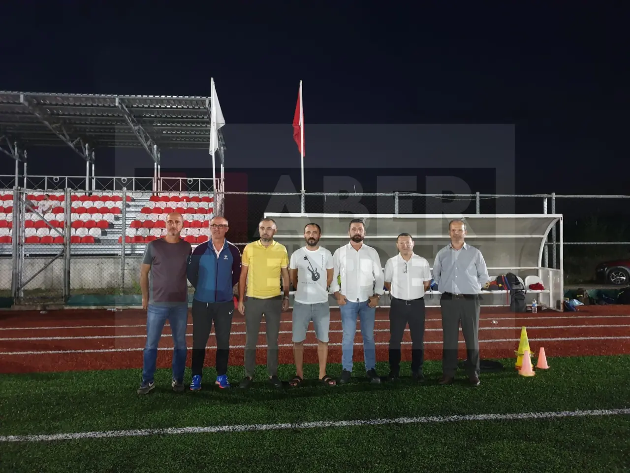 Haber: Yenimahallespor Sahaya İndi - Galeri-1