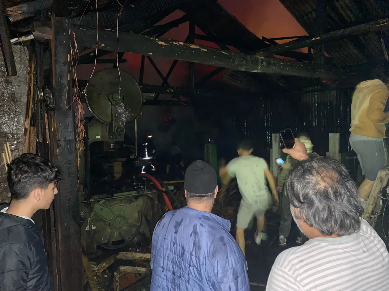 Haber: Yangın Sonrası İki Atölyede Büyük Çapta Hasar Oluştu - Galeri-2