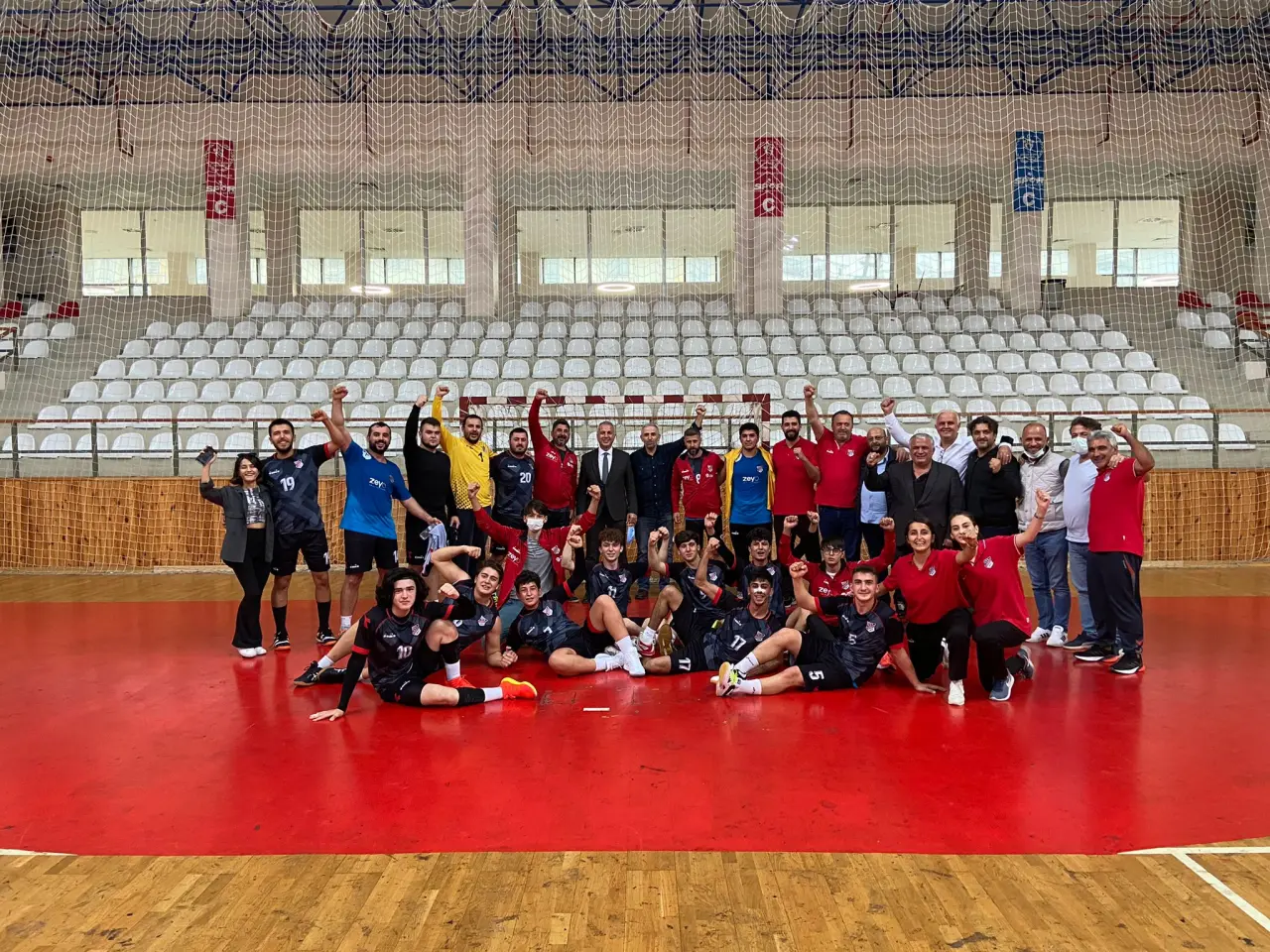 Haber: Şampiyon 1954 Hendekspor Kupasını Aldı - Öne Çıkan