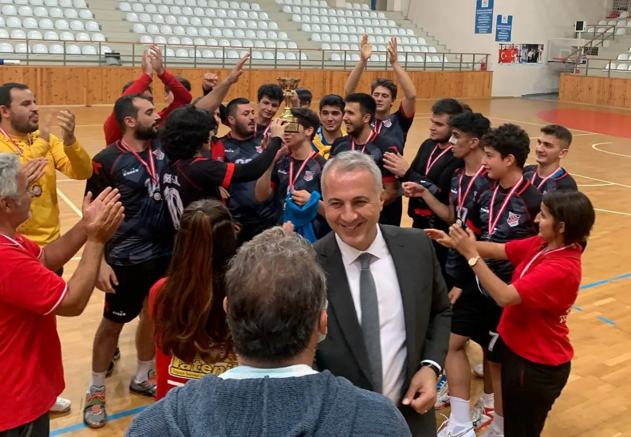 Haber: BABAOĞLU: HENDEK YİNE GURUR YAŞATTI - Galeri-1
