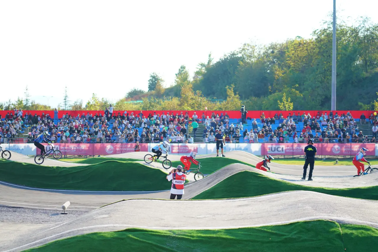 Haber: BMX Dünya Kupası 5. tur yarışları nefes kesti - Galeri-3
