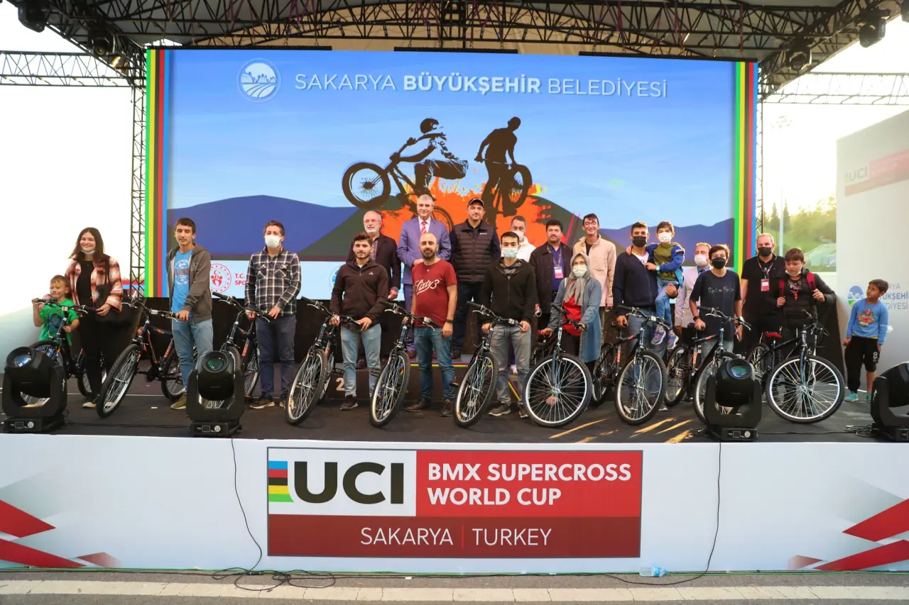 Haber: BMX Dünya Kupası 5. tur yarışları nefes kesti - Galeri-2