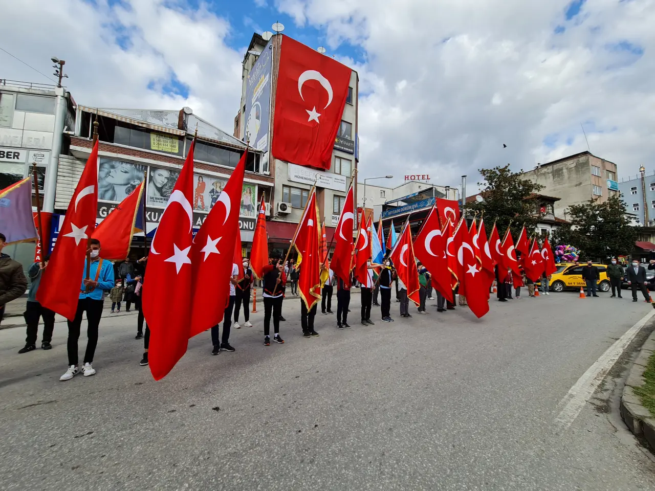 Haber: Hendek’te Cumhuriyetin 98. Yıl kutlamaları törenle başladı - Galeri-1
