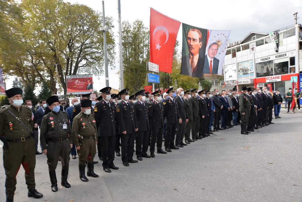 Haber: Hendek’te Cumhuriyetin 98. Yıl kutlamaları törenle başladı - Galeri-4