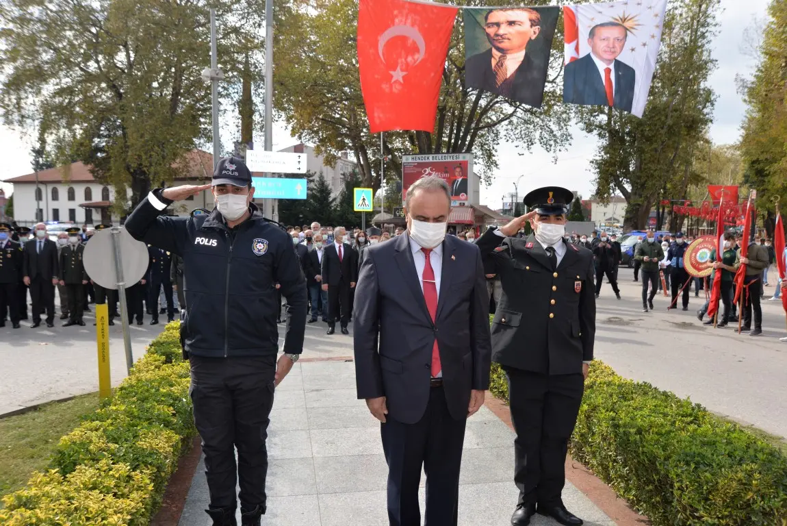 Haber: Hendek’te Cumhuriyetin 98. Yıl kutlamaları törenle başladı - Galeri-2