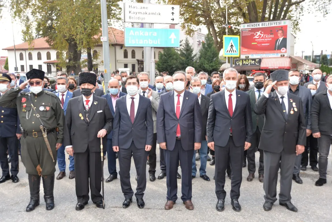 Haber: Hendek’te Cumhuriyetin 98. Yıl kutlamaları törenle başladı - Öne Çıkan