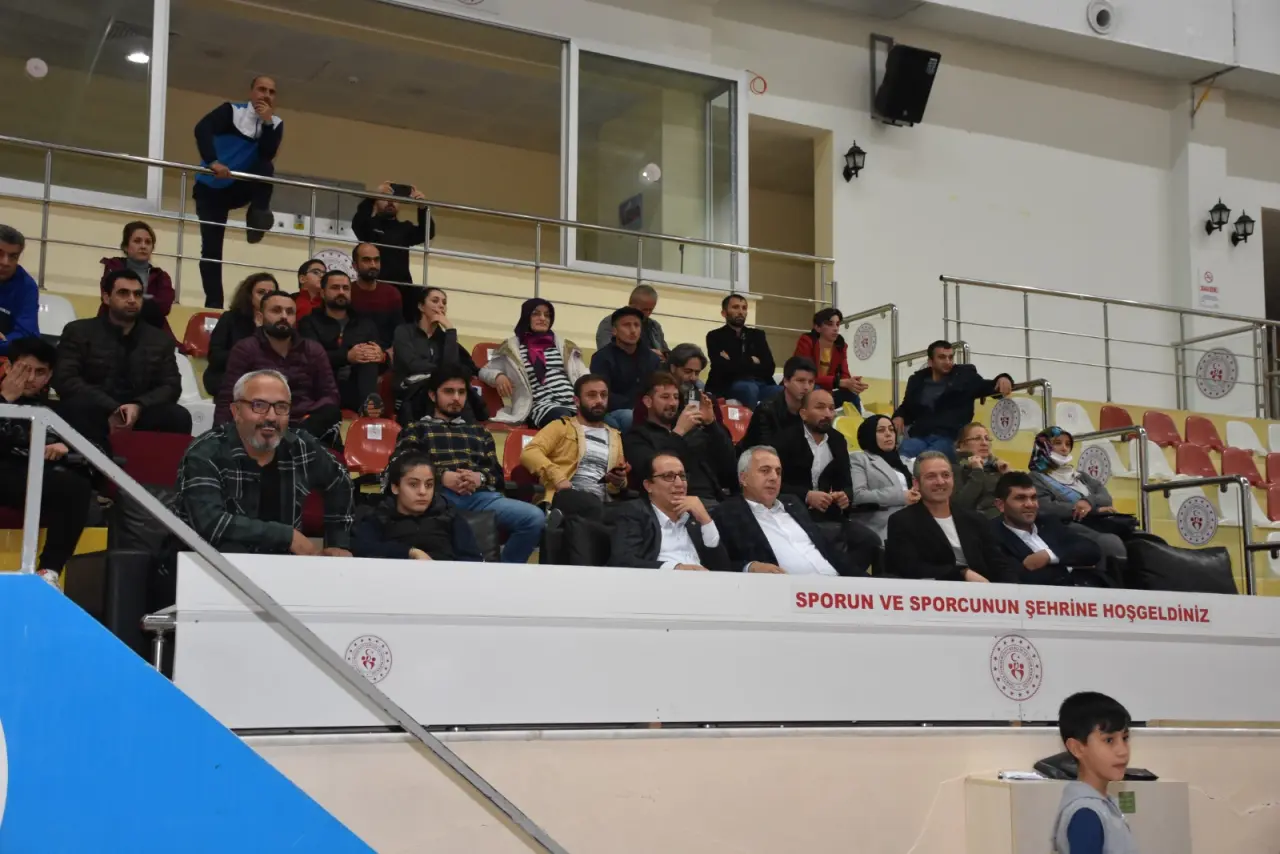 Haber: Voleybol Turnuvasında Şampiyon Aydın Kuruyemiş - Galeri-4