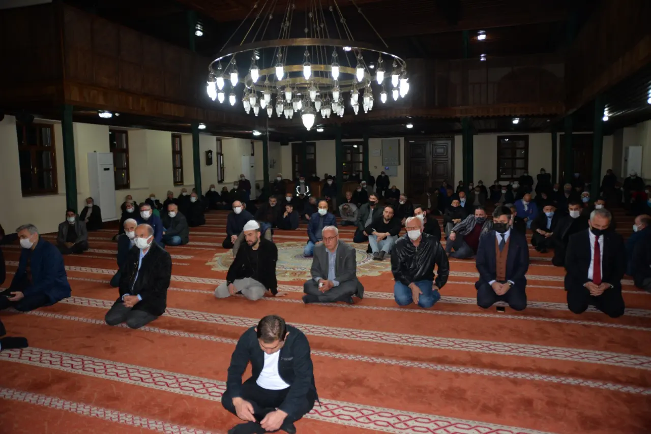 Haber: KAMİL KAMIŞOĞLU DUALARLA ANILDI - Galeri-2