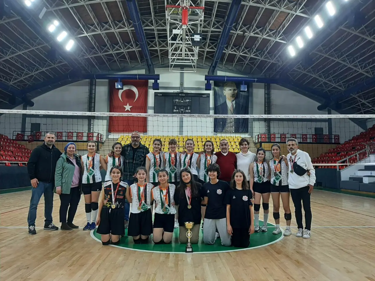 Haber: ŞEHİT MAHMUTBEYİN KIZLARI YİNE ŞAMPİYON - Öne Çıkan