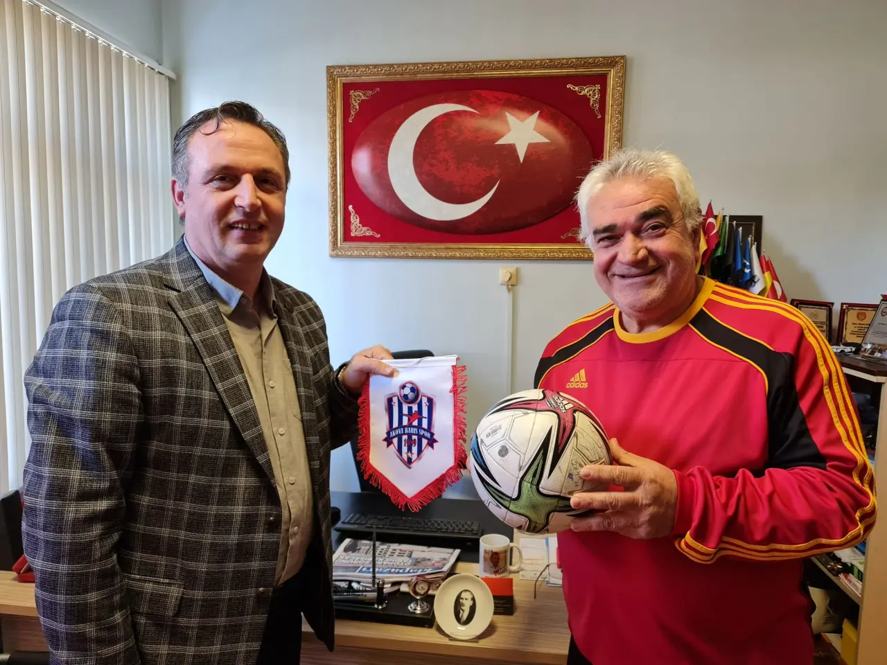 Haber: Namlı Akova Barışspor’a Hediyeyi Teslim Etti - Galeri-1