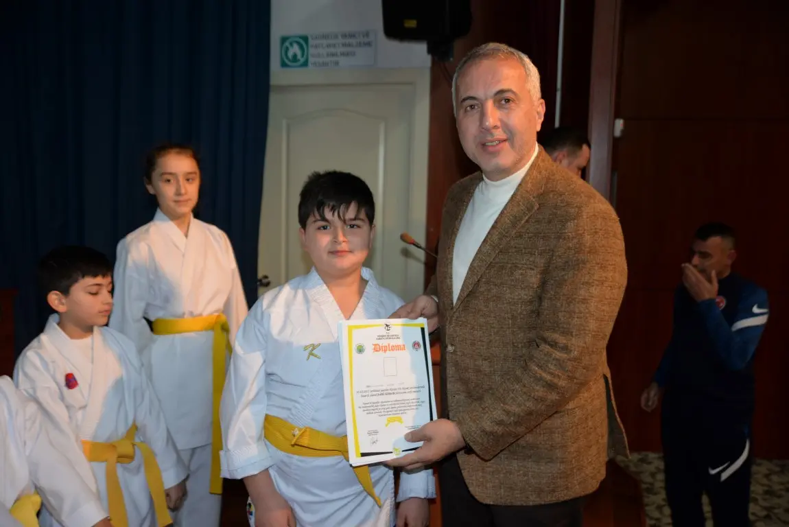 Haber: HENDEKLİ KARATECİLER TERFİ ETTİ - Galeri-1