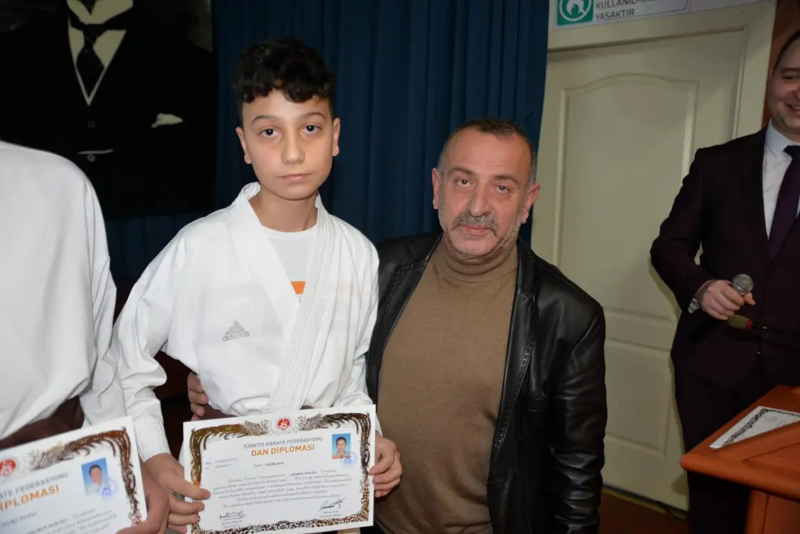 Haber: HENDEKLİ KARATECİLER TERFİ ETTİ - Galeri-4