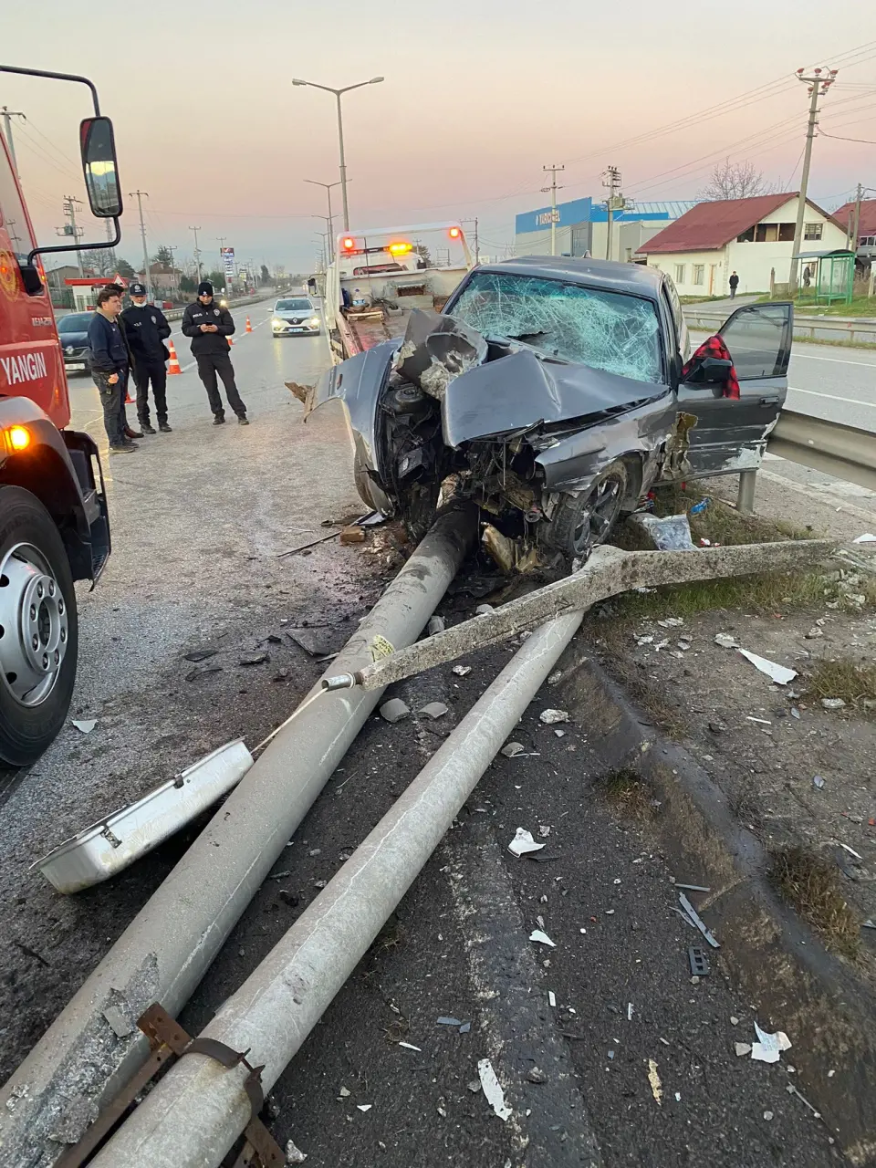 Haber: Hendek’te Kaza, Biri Ağır İki Kişi Yaralı - Galeri-1
