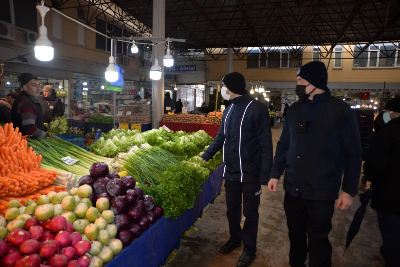 Haber: Pazar Yerinde Yoğun Denetimler Sürüyor - Galeri-1
