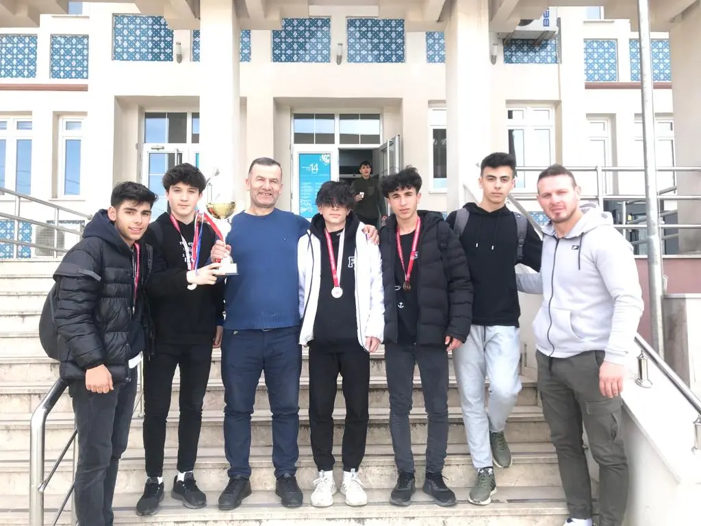 Haber: Futsal'da Şampiyon Osmangazi Mesleki ve Teknik Anadolu Lisesi Oldu - Galeri-2