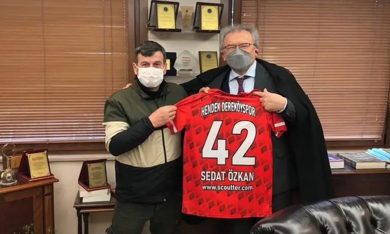 Haber: Dereköyspor’dan Destek Verenlere Forma Hediye - Galeri-1