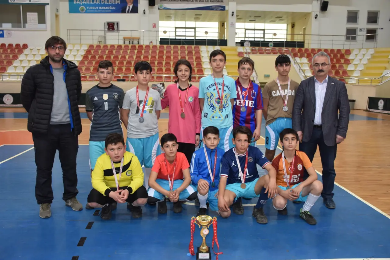 Haber: Yıldız Erkeklerde şampiyon Hendek İmam Hatip - Galeri-1