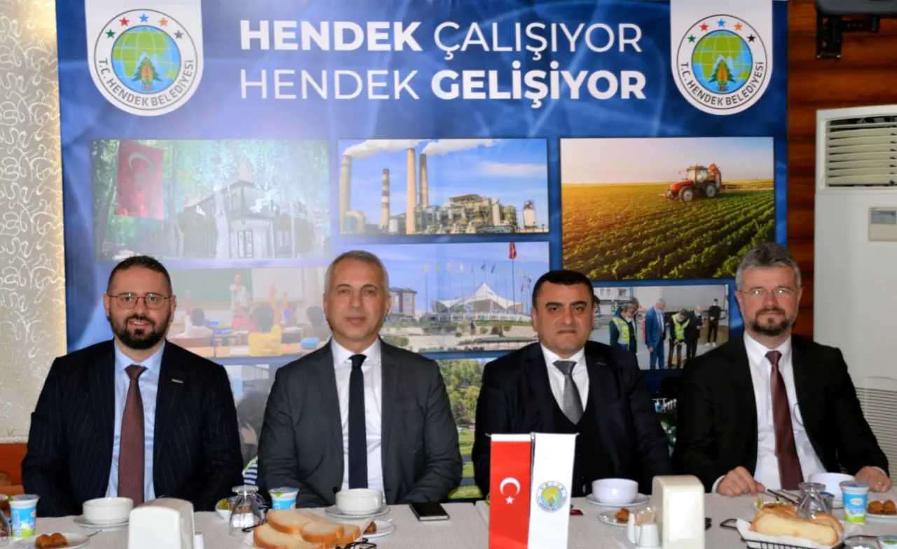 Haber: İŞ İNSANLARINDAN HENDEK ÖVGÜSÜ - Galeri-1