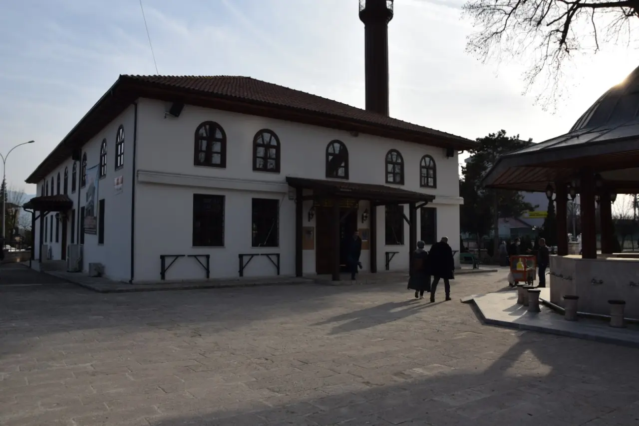 Haber: Emekli öğretmenin Kaleminden Büyük Camii - Öne Çıkan
