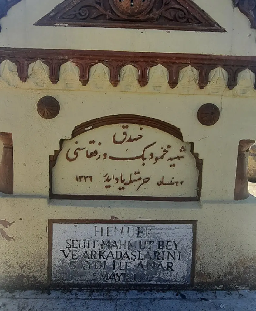 Haber: Emekli öğretmenin Kaleminden Şehit Mahmut Bey Anıtı - Galeri-1