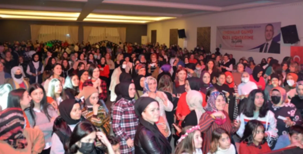 Haber: KADINLAR KONSERE AKIN ETTİ - Öne Çıkan