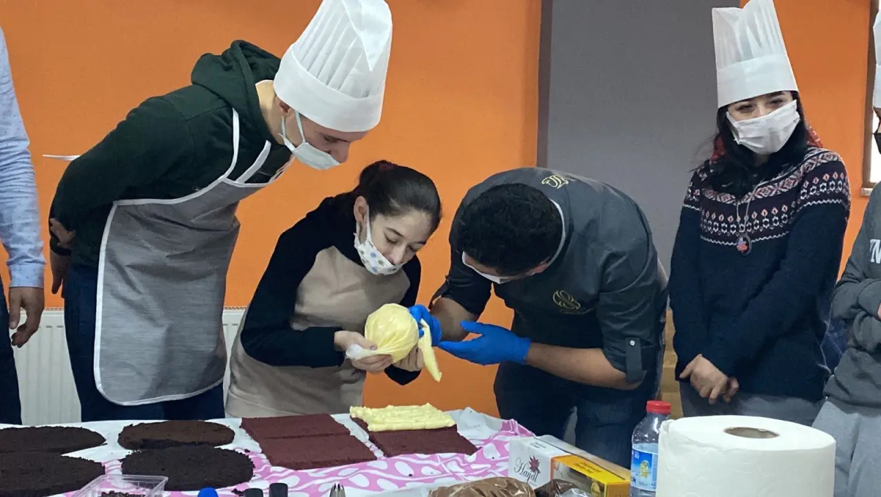 Haber: Özel Çocuklar Pastacılık Etkinliğinde Buluştu - Galeri-1