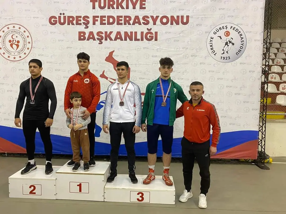 Haber: Hendek Güreş Kulübü Kürsü Alışkanlığını Amasya'da da Devam Ettirdi - Galeri-1