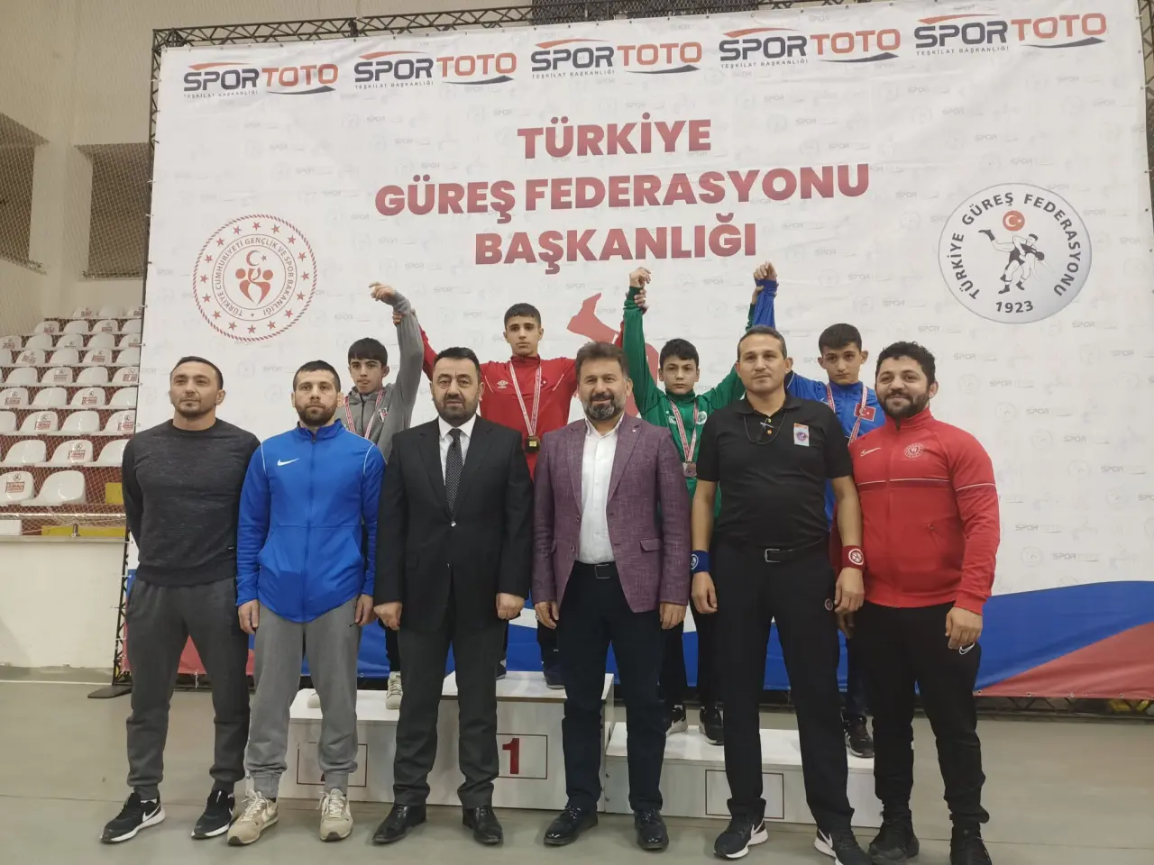Haber: Hendek Güreş Kulübü Kürsü Alışkanlığını Amasya'da da Devam Ettirdi - Öne Çıkan