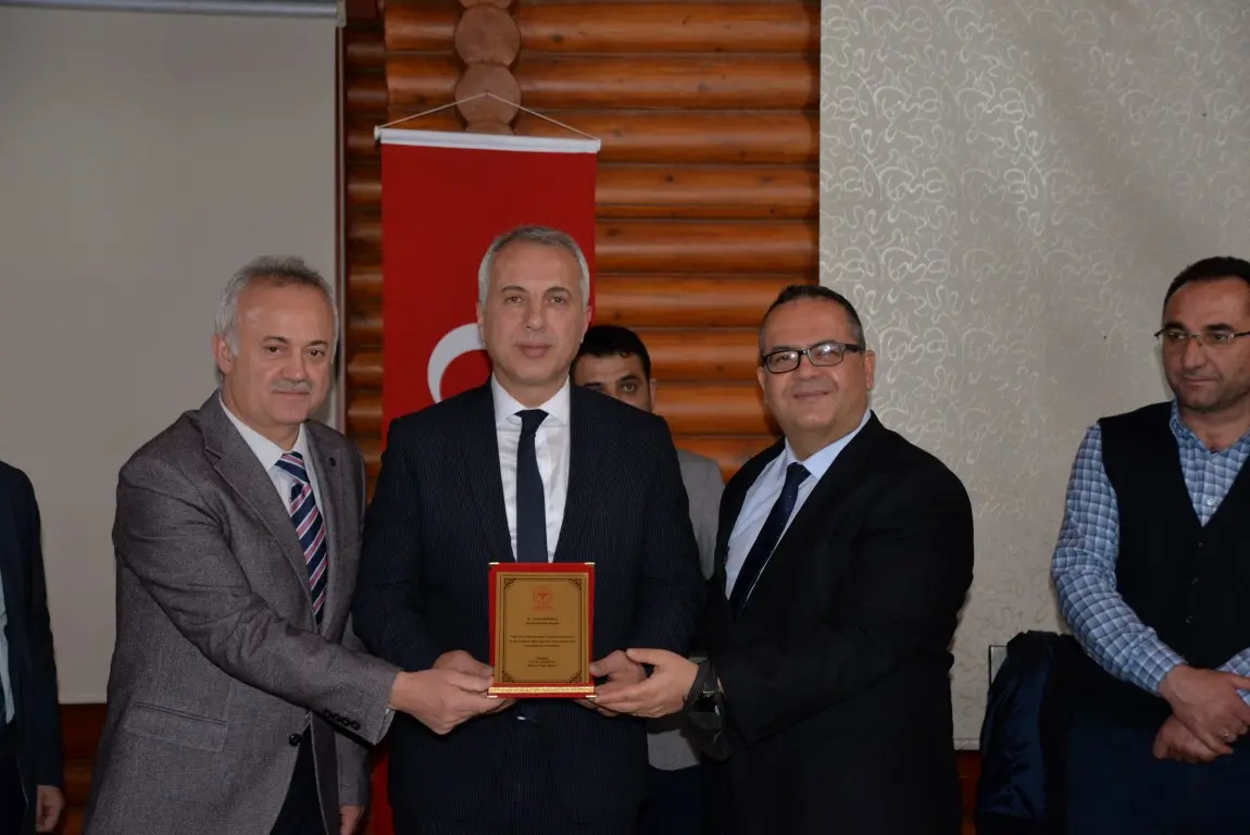 Haber: Sağlıkçılardan Babaoğlu’na Plaketli Teşekkür - Galeri-2