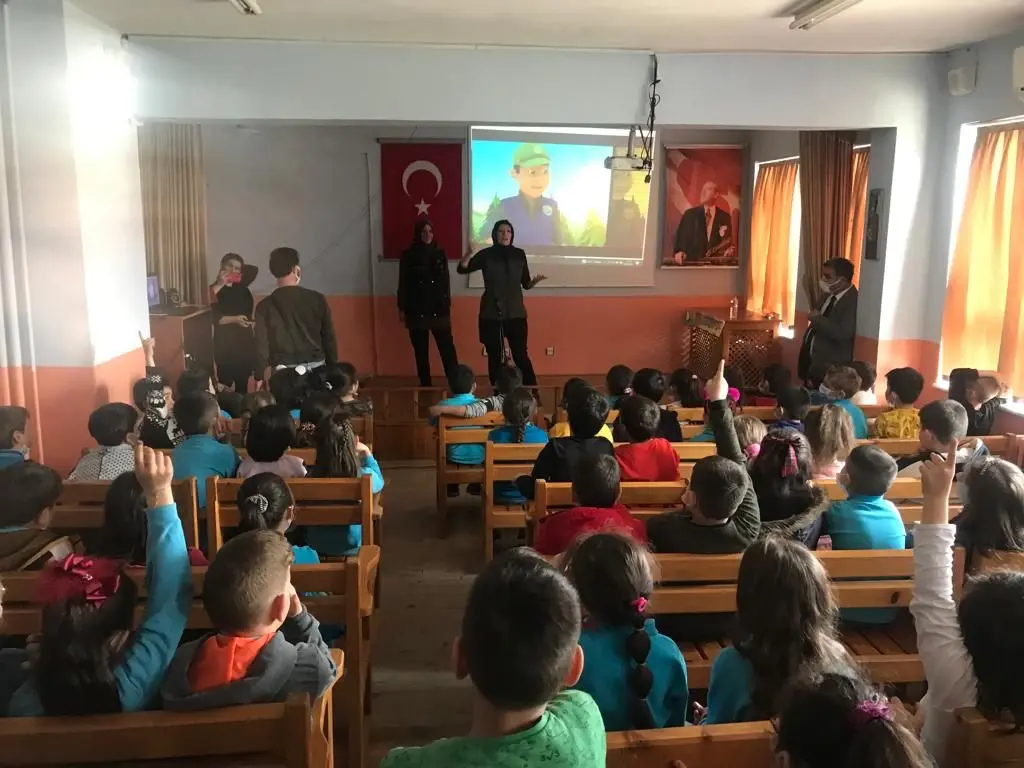 Haber: Mustafa Asım Öğrencileri Fidan Dikmeyi Öğrendi - Galeri-1
