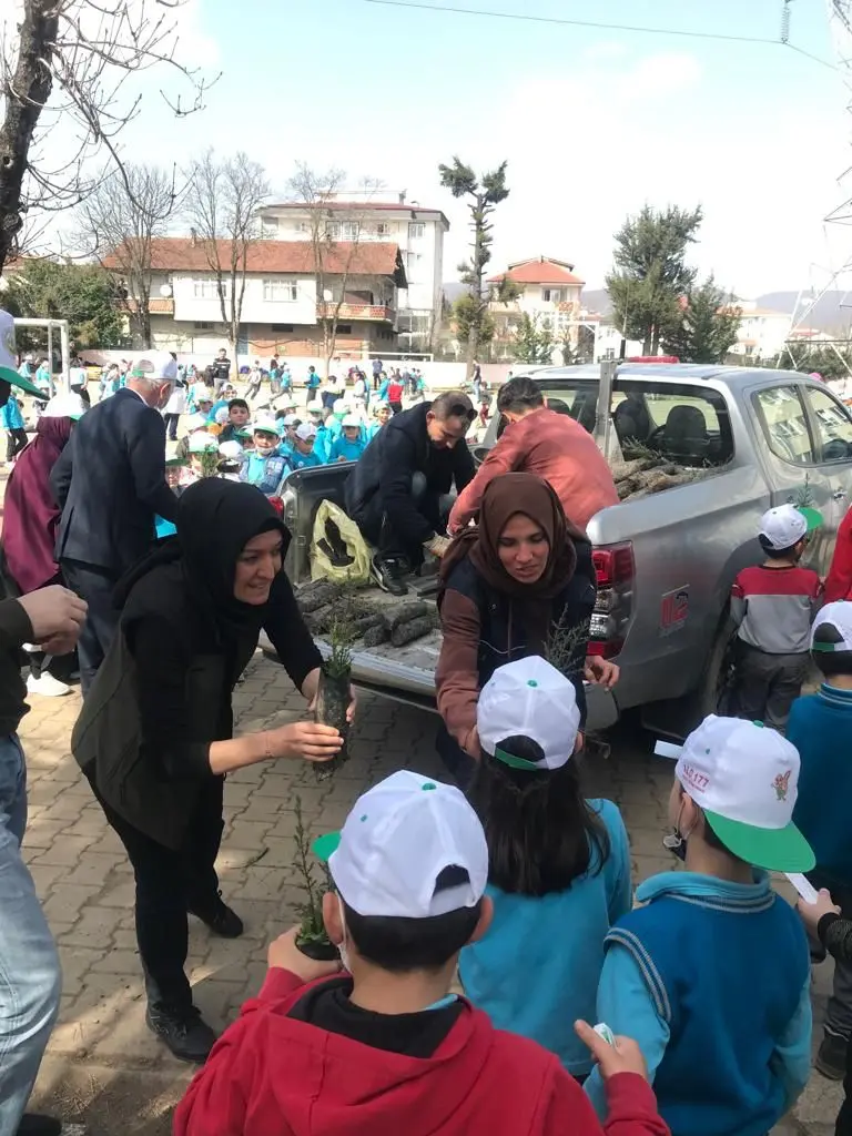 Haber: Mustafa Asım Öğrencileri Fidan Dikmeyi Öğrendi - Galeri-3